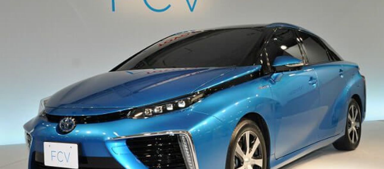 Тойота представила новый автомобиль Mirai FCVs, созданный в соответствии с тематической концепцией «Назад в будущее» Тойота представила новый автомобиль Mirai FCVs, созданный в соответствии с тематической концепцией «Назад в будущее»