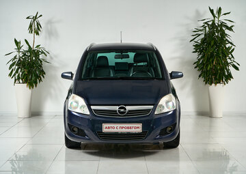 Opel Zafira Вид 2