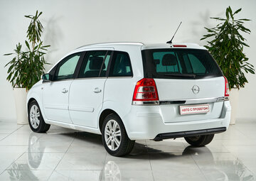 Opel Zafira Вид 5