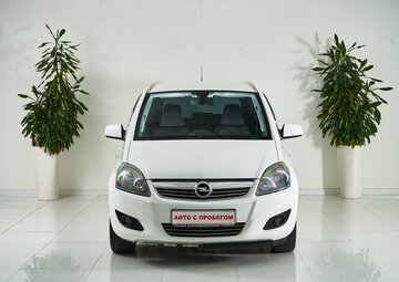 Opel Zafira Вид 2