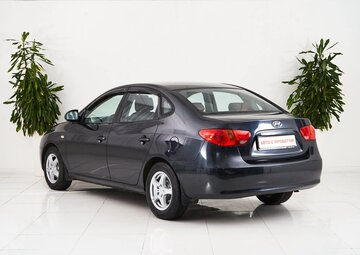 Hyundai Elantra Вид 4