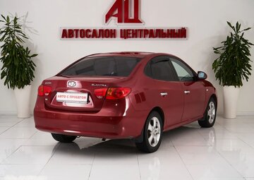 Hyundai Elantra Вид 4