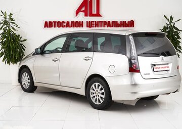Mitsubishi Grandis Вид 5