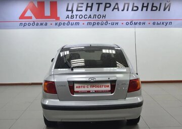 Hyundai Elantra Вид 4